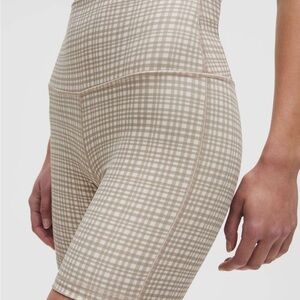 RARE FIND Lululemon Align High-Rise Short 6"
Glow Grid Light Ivory Multi
